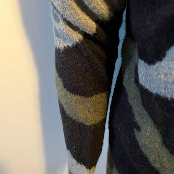Never Loose Hedge Camo Sweater size M - Picture 3 of 5